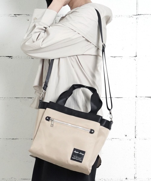 Legato Largo（レガートラルゴ）の「"02"≪Legato Largo≫ALL DAY/オールデイ 10ポケット バイカラー 2WAY ショルダーバッグ（バックパック/リュック・レディース・ブラック/グレー/サンドベージュ/ネイビー・ONE SIZE）」の3枚目の写真