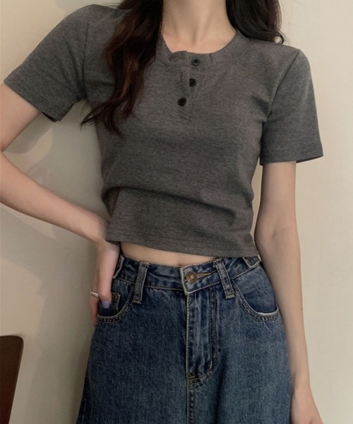 shyam inspiration（シャムインスピレーション）の「2026年新作/ヘンリーネックシンプルTシャツ/クロップド/ベーシックカラー/半袖（Tシャツ/カットソー・レディース・ホワイト/ブラック/グレー・M/L）」の3枚目の写真