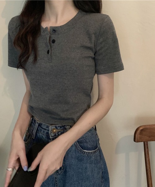 shyam inspiration（シャムインスピレーション）の「2026年新作/ヘンリーネックシンプルTシャツ/クロップド/ベーシックカラー/半袖（Tシャツ/カットソー・レディース・ホワイト/ブラック/グレー・M/L）」の12枚目の写真