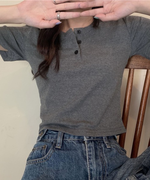 shyam inspiration（シャムインスピレーション）の「2026年新作/ヘンリーネックシンプルTシャツ/クロップド/ベーシックカラー/半袖（Tシャツ/カットソー・レディース・ホワイト/ブラック/グレー・M/L）」の16枚目の写真