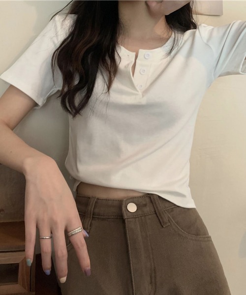 shyam inspiration（シャムインスピレーション）の「2026年新作/ヘンリーネックシンプルTシャツ/クロップド/ベーシックカラー/半袖（Tシャツ/カットソー・レディース・ホワイト/ブラック/グレー・M/L）」の8枚目の写真
