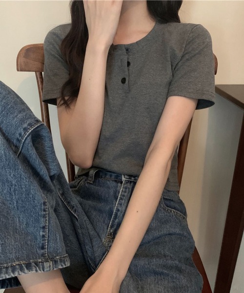 shyam inspiration（シャムインスピレーション）の「2026年新作/ヘンリーネックシンプルTシャツ/クロップド/ベーシックカラー/半袖（Tシャツ/カットソー・レディース・ホワイト/ブラック/グレー・M/L）」の15枚目の写真