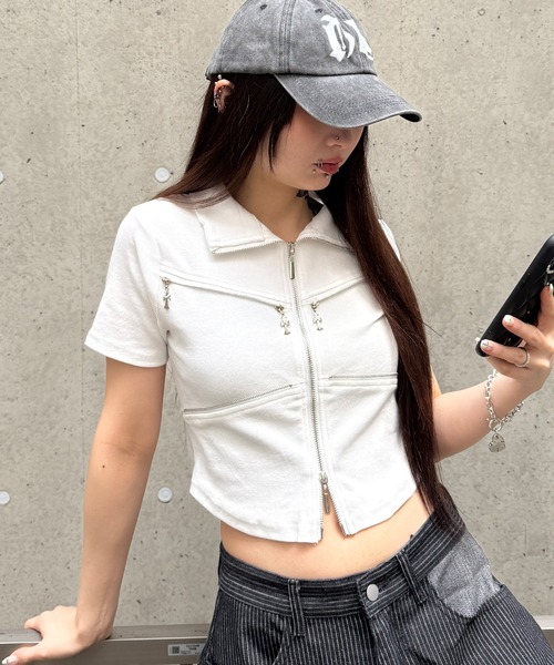 Figments(フィグメンツ)の「クロスデザインZIPトップ(Tシャツ/カットソー・レディース・ホワイト/ブラック・FREE)」の3枚目の写真