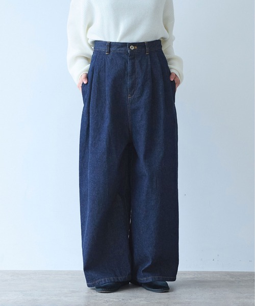 yuni(ユニ )の「Cotton 11oz denim back gum wide pants(デニムパンツ・レディース・ネイビー・M/S)」の1枚目の写真