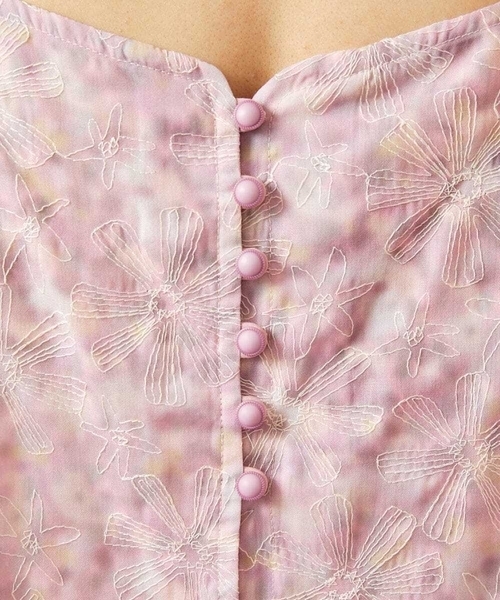 Jocomomola(ホコモモラ)の「【2WAY】Ilusion フラワー総刺繍ブラウス(シャツ/ブラウス・レディース・ブルー/ピンク・42/40)」の19枚目の写真