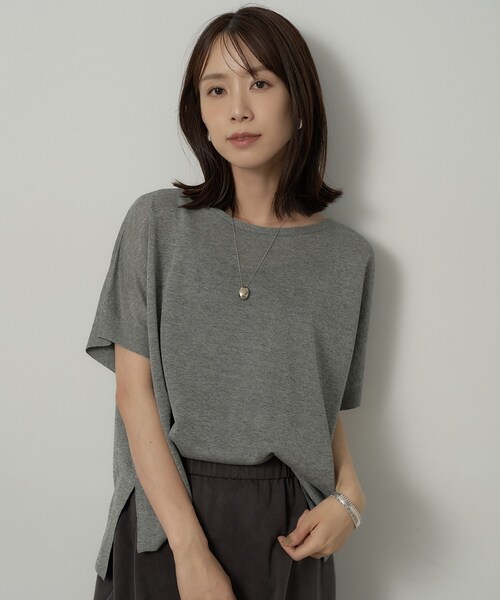 UNTITLED(アンタイトル)の「【アンサンブル可/品のある透け感】Tシャツ風ニットトップス(ニット/セーター・レディース・ナチュラル/パープル系/グレー/ブラウン系・00/02/04/44/48)」の1枚目の写真