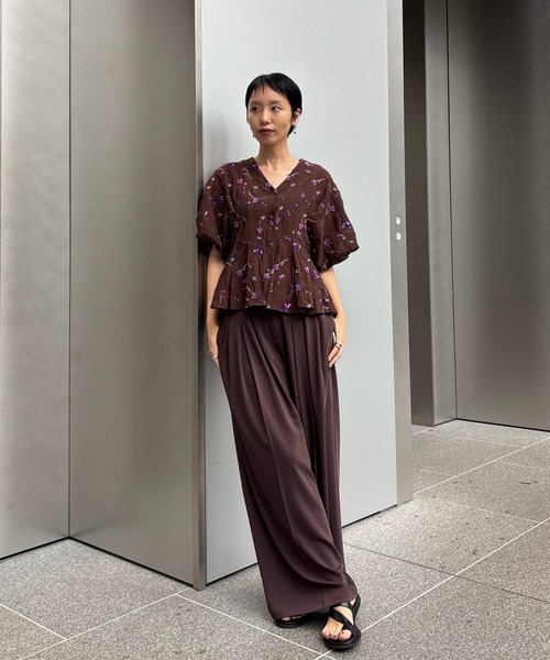 Ameri(アメリ)の「MODERN BALANCE TUCK PANTS(その他パンツ・レディース・ブラウン/チャコールグレー/レッド・MEDIUM/SMALL)」の22枚目の写真