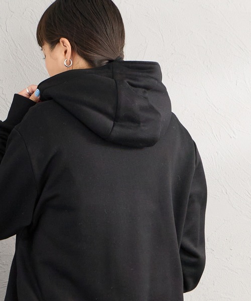 TATRAS（タトラス）の「【WEB先行予約】[TATRAS/タトラス] 別注 TARAVO ワンポイントロゴジップパーカー（パーカー・レディース・ブラック/グレー・1/3/2）」の22枚目の写真