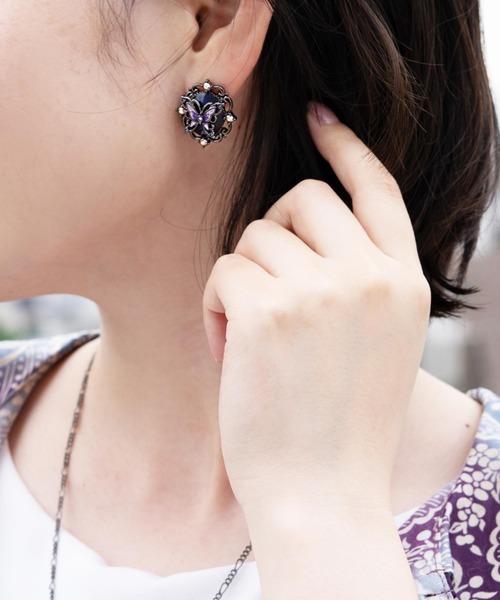ANNA SUI（アナスイ）の「蝶モチーフ オーバルピアス（ピアス（両耳用）・レディース・パープル/ゴールド・ONE SIZE）」の10枚目の写真