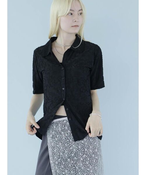 :ETHROF(イーサオブ)の「FLOWER JACQUARD SHEER SHIRT(その他トップス・レディース・ブラック/アイボリー・FREE)」の3枚目の写真