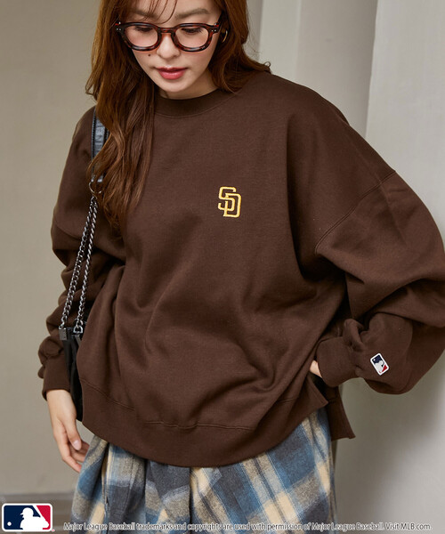 PUBLUX(パブリュクス)の「PUBLUX/パブリュクス 別注 MLB スーパービッグ ロゴスウェット 限定展開(スウェット・メンズ・ライトグレー/サックスブルー/ピンク/ブラウン/ブラック・フリ-)」の15枚目の写真