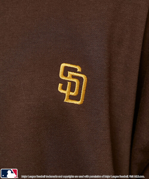 PUBLUX(パブリュクス)の「PUBLUX/パブリュクス 別注 MLB スーパービッグ ロゴスウェット 限定展開(スウェット・メンズ・ライトグレー/サックスブルー/ピンク/ブラウン/ブラック・フリ-)」の16枚目の写真