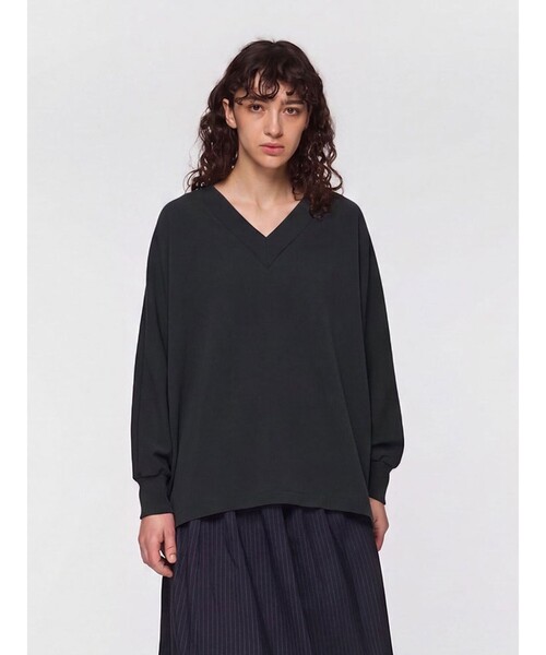 mizuiroind(ミズイロインド)の「mizuiro ind Vネックドルマンスリーブプルオーバー(Tシャツ/カットソー・レディース・チャコールグレー/ブラック/カーキ/ネイビー・FREE)」の2枚目の写真