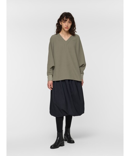 mizuiroind(ミズイロインド)の「mizuiro ind Vネックドルマンスリーブプルオーバー(Tシャツ/カットソー・レディース・チャコールグレー/ブラック/カーキ/ネイビー・FREE)」の16枚目の写真