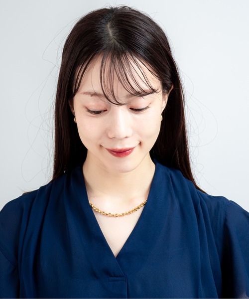ANNIKA INEZ(アニカイネズ)の「【ANNIKA INEZ】ミニフープピアス E1014-PTEPetite Gentle Slope Hoops(ピアス(両耳用)・レディース・ゴールド・FREE)」の3枚目の写真
