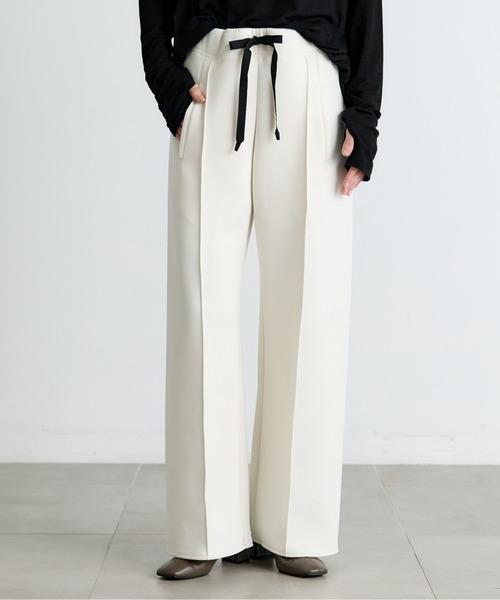 COGTHEBIGSMOKE(コグザビッグスモーク)の「【COGTHEBIGSMOKE/コグザビッグスモーク】GALAXY SEMI-WIDE TROUSERS/ダンボールスラックス(スウェットパンツ・レディース・ブラック/オフホワイト/グレー・1)」の2枚目の写真