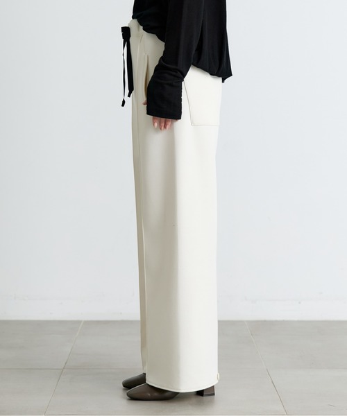 COGTHEBIGSMOKE(コグザビッグスモーク)の「【COGTHEBIGSMOKE/コグザビッグスモーク】GALAXY SEMI-WIDE TROUSERS/ダンボールスラックス(スウェットパンツ・レディース・ブラック/オフホワイト/グレー・1)」の10枚目の写真