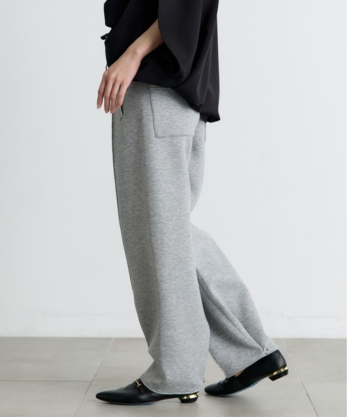 COGTHEBIGSMOKE(コグザビッグスモーク)の「【COGTHEBIGSMOKE/コグザビッグスモーク】GALAXY SEMI-WIDE TROUSERS/ダンボールスラックス(スウェットパンツ・レディース・ブラック/オフホワイト/グレー・1)」の20枚目の写真
