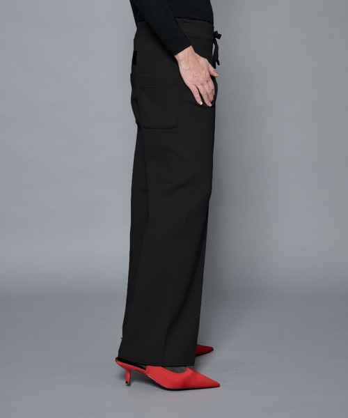 COGTHEBIGSMOKE(コグザビッグスモーク)の「【COGTHEBIGSMOKE/コグザビッグスモーク】GALAXY SEMI-WIDE TROUSERS/ダンボールスラックス(スウェットパンツ・レディース・ブラック/オフホワイト/グレー・1)」の15枚目の写真