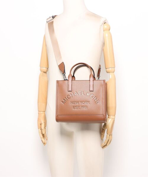MICHAEL KORS(マイケルコース)の「COOPER トップジップ ストラクチャー トート クロスボディ(ショルダーバッグ・メンズ・ブラウン系・FREE)」の5枚目の写真
