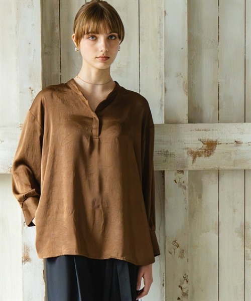 Maison INNESS（メゾンアイネス）の「シャイニーサテンクラック柄オーバーサイズブラウス（UVカット・吸汗速乾・接触冷感）＜大きいサイズ有＞（シャツ/ブラウス・レディース・ベージュ/ブラウン/ネイビー・LL/L/M/S/5L/4L/3L）」の18枚目の写真