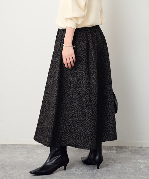 SLOBE IENA(スローブイエナ)の「《/WEB限定カラーあり》フラワージャガードフレアスカート(スカート・レディース・ブラック系その他/チャコールグレー/ピンク・38/36)」の8枚目の写真