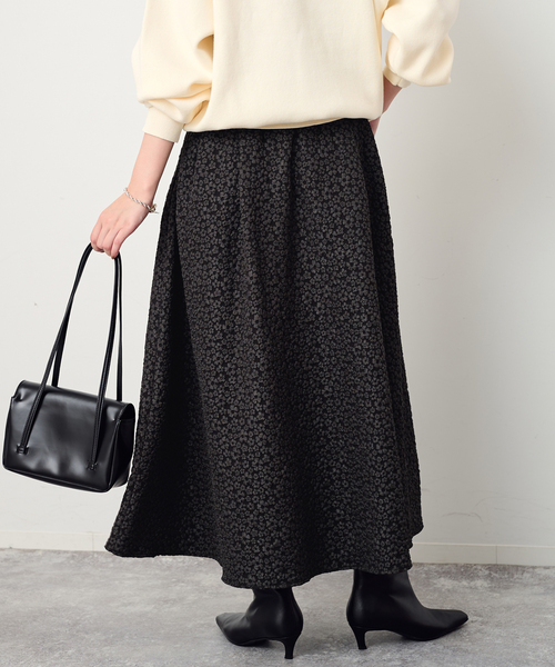 SLOBE IENA(スローブイエナ)の「《/WEB限定カラーあり》フラワージャガードフレアスカート(スカート・レディース・ブラック系その他/チャコールグレー/ピンク・38/36)」の9枚目の写真