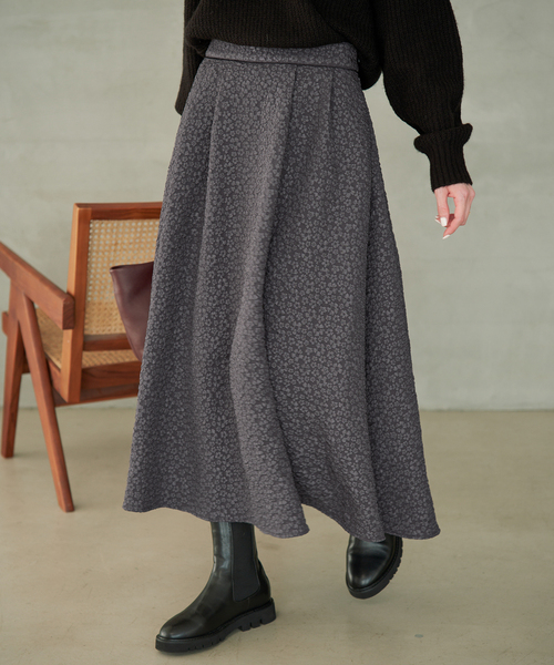 SLOBE IENA(スローブイエナ)の「《/WEB限定カラーあり》フラワージャガードフレアスカート(スカート・レディース・ブラック系その他/チャコールグレー/ピンク・38/36)」の13枚目の写真