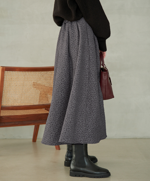 SLOBE IENA(スローブイエナ)の「《/WEB限定カラーあり》フラワージャガードフレアスカート(スカート・レディース・ブラック系その他/チャコールグレー/ピンク・38/36)」の16枚目の写真