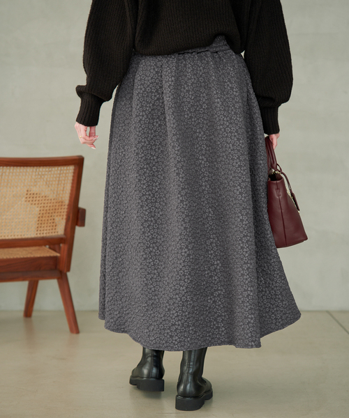 SLOBE IENA(スローブイエナ)の「《/WEB限定カラーあり》フラワージャガードフレアスカート(スカート・レディース・ブラック系その他/チャコールグレー/ピンク・38/36)」の17枚目の写真