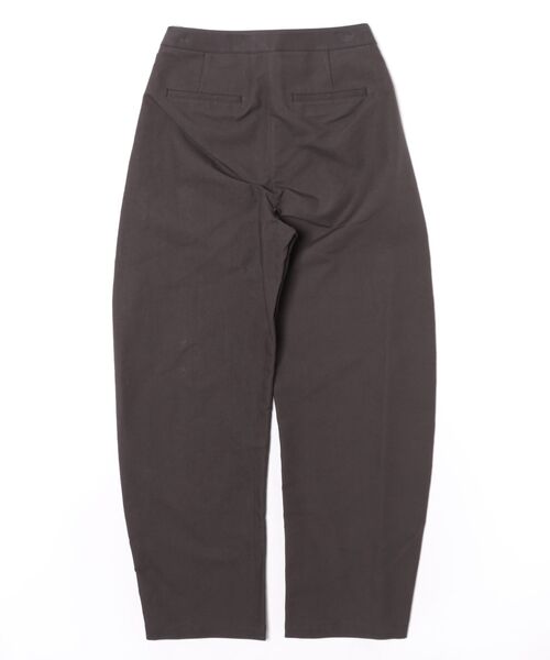 AMOMENTO（アモーメント）の「AMOMENTO CURVED LONG PANTS（その他パンツ・レディース・ダークグレー・1/0）」の2枚目の写真
