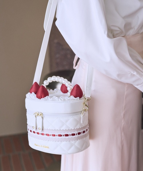 Maison de FLEUR(メゾンドフルール)の「ガトーフレーズパールハンドルバッグ(ショルダーバッグ・レディース・ホワイト/ピンク・FREE)」の3枚目の写真