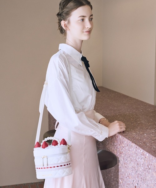 Maison de FLEUR(メゾンドフルール)の「ガトーフレーズパールハンドルバッグ(ショルダーバッグ・レディース・ホワイト/ピンク・FREE)」の5枚目の写真