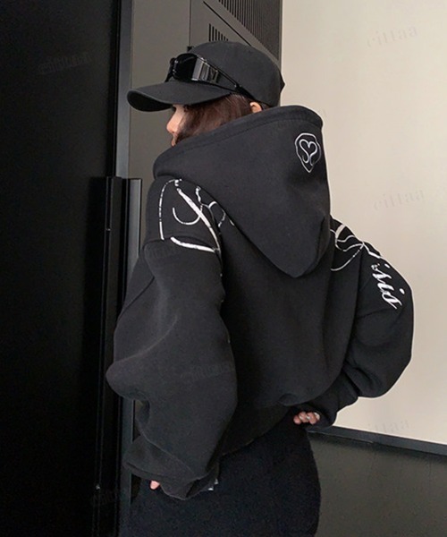 Dalfwin(ダールフィン)の「Ricecakeフード刺繍バックプリントジップアップショート丈フーディー(パーカー・レディース・グレー/ブラック・FREE)」の3枚目の写真