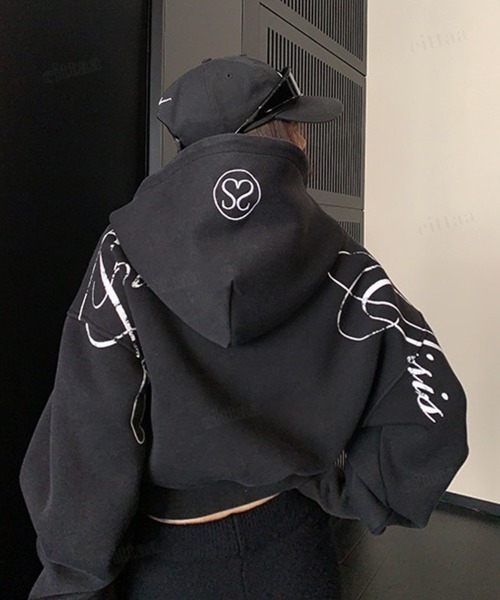 Dalfwin(ダールフィン)の「Ricecakeフード刺繍バックプリントジップアップショート丈フーディー(パーカー・レディース・グレー/ブラック・FREE)」の9枚目の写真