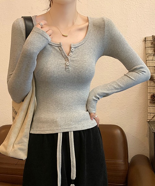 2ly2（トゥーリートゥー）の「ヘンリーネックリブ長袖トップス ボタン付き Uネック ストレッチ カットソー（Tシャツ/カットソー・レディース・グレー/ブラック/ホワイト/ブラウン・FREE）」の3枚目の写真