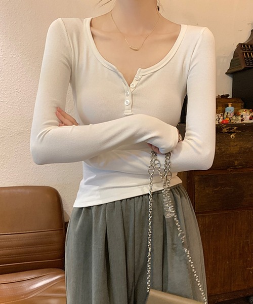 2ly2（トゥーリートゥー）の「ヘンリーネックリブ長袖トップス ボタン付き Uネック ストレッチ カットソー（Tシャツ/カットソー・レディース・グレー/ブラック/ホワイト/ブラウン・FREE）」の6枚目の写真