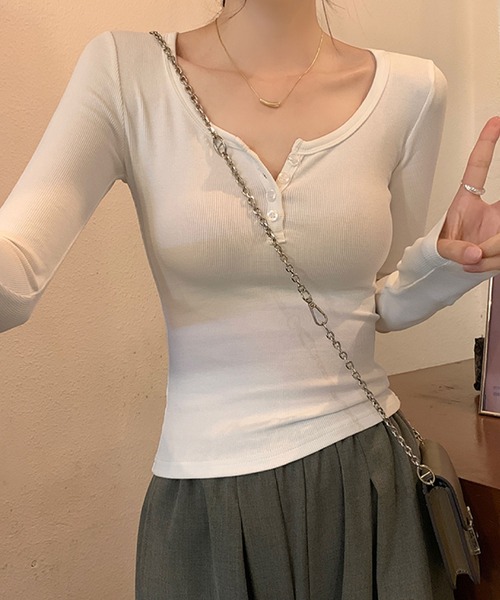 2ly2（トゥーリートゥー）の「ヘンリーネックリブ長袖トップス ボタン付き Uネック ストレッチ カットソー（Tシャツ/カットソー・レディース・グレー/ブラック/ホワイト/ブラウン・FREE）」の7枚目の写真