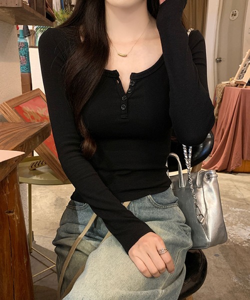 2ly2（トゥーリートゥー）の「ヘンリーネックリブ長袖トップス ボタン付き Uネック ストレッチ カットソー（Tシャツ/カットソー・レディース・グレー/ブラック/ホワイト/ブラウン・FREE）」の17枚目の写真