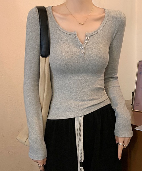 2ly2（トゥーリートゥー）の「ヘンリーネックリブ長袖トップス ボタン付き Uネック ストレッチ カットソー（Tシャツ/カットソー・レディース・グレー/ブラック/ホワイト/ブラウン・FREE）」の22枚目の写真