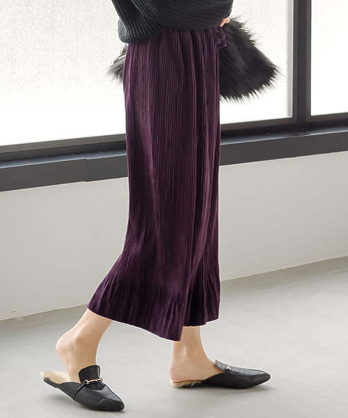 Re:EDIT（リエディ）の「[リエディ]ベロアプリーツフレアパンツ[リエディオリジナル]ボトムス/パンツ/ワイドパンツ・ガウチョパンツ（その他パンツ・レディース・ネイビー/ブラック/パープル/ブラウン/ピンク・LARGE/MEDIUM）」の4枚目の写真