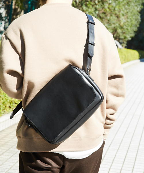 STUDIOUS（ステュディオス）の「スムースレザーミニショルダー