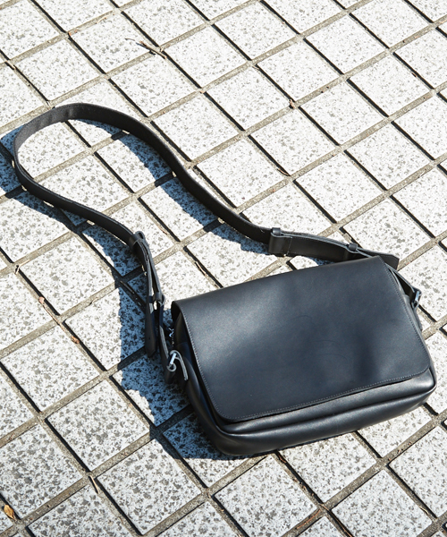 STUDIOUS（ステュディオス）の「スムースレザーミニショルダー