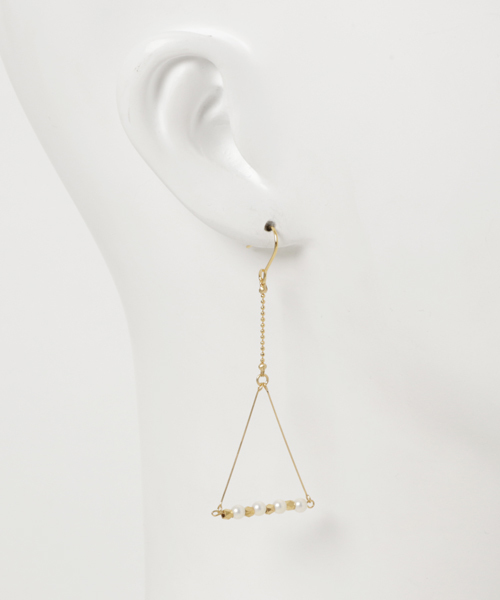 TONE SELECT GOODS（トーンセレクトグッズ）の「【m'no/エムノ】&&triangleピアス（ピアス（両耳用）・レディース・ゴールド・FREE）」の4枚目の写真