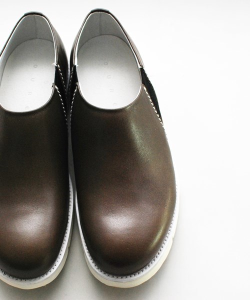 OURET(オーレット)の「OIL LEATHER VIBRAM SOLE SIDE GORE PLAIN TOE(ブーツ・メンズ・ブラック/グレー系その他/グリーン/ボルドー・42/43/41)」の3枚目の写真