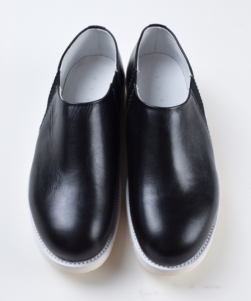 OURET(オーレット)の「OIL LEATHER VIBRAM SOLE SIDE GORE PLAIN TOE(ブーツ・メンズ・ブラック/グレー系その他/グリーン/ボルドー・42/43/41)」の2枚目の写真