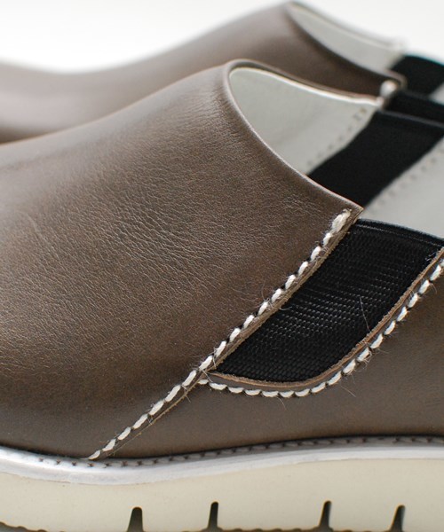 OURET(オーレット)の「OIL LEATHER VIBRAM SOLE SIDE GORE PLAIN TOE(ブーツ・メンズ・ブラック/グレー系その他/グリーン/ボルドー・42/43/41)」の7枚目の写真