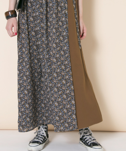 URBAN RESEARCH（アーバンリサーチ）の「ペイズリーバイカラースカート（スカート・レディース・ベージュ/ネイビー・FREE）」の4枚目の写真