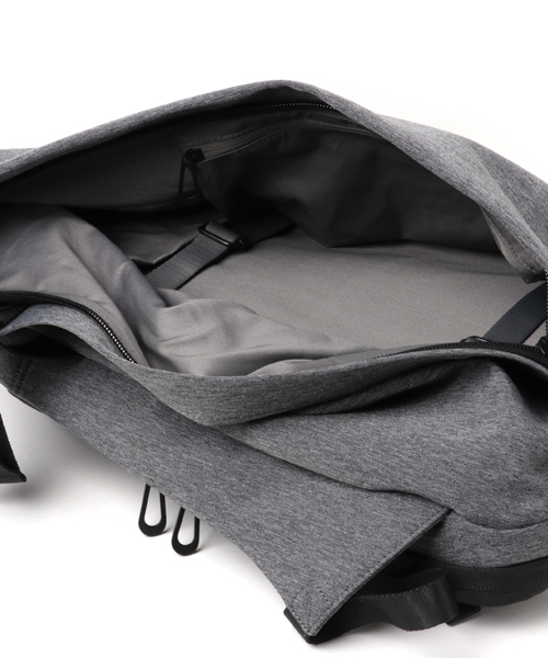 Cote&Ciel(コートエシエル)の「◇Cote&Ciel / コート エ シエル: ISAR RUCKSACK M(バックパック/リュック・メンズ・チャコールグレー/ブラック・FREE)」の5枚目の写真