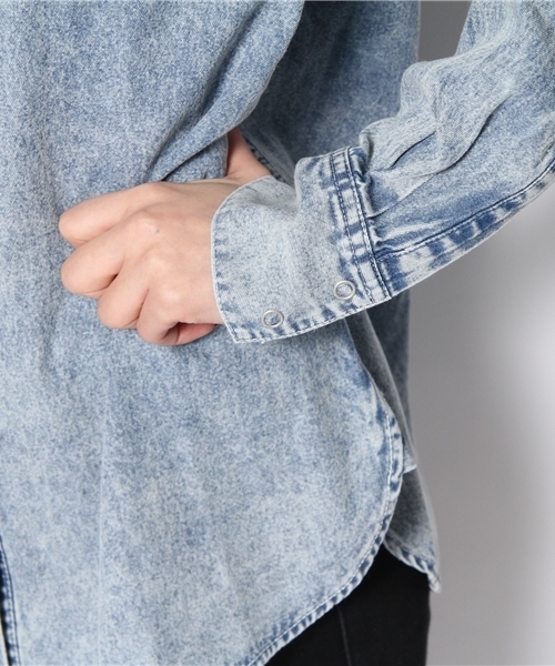 SLY LANG（スライラング）の「KURT DENIM SH（シャツ/ブラウス・レディース・ブルー・FREE）」の6枚目の写真